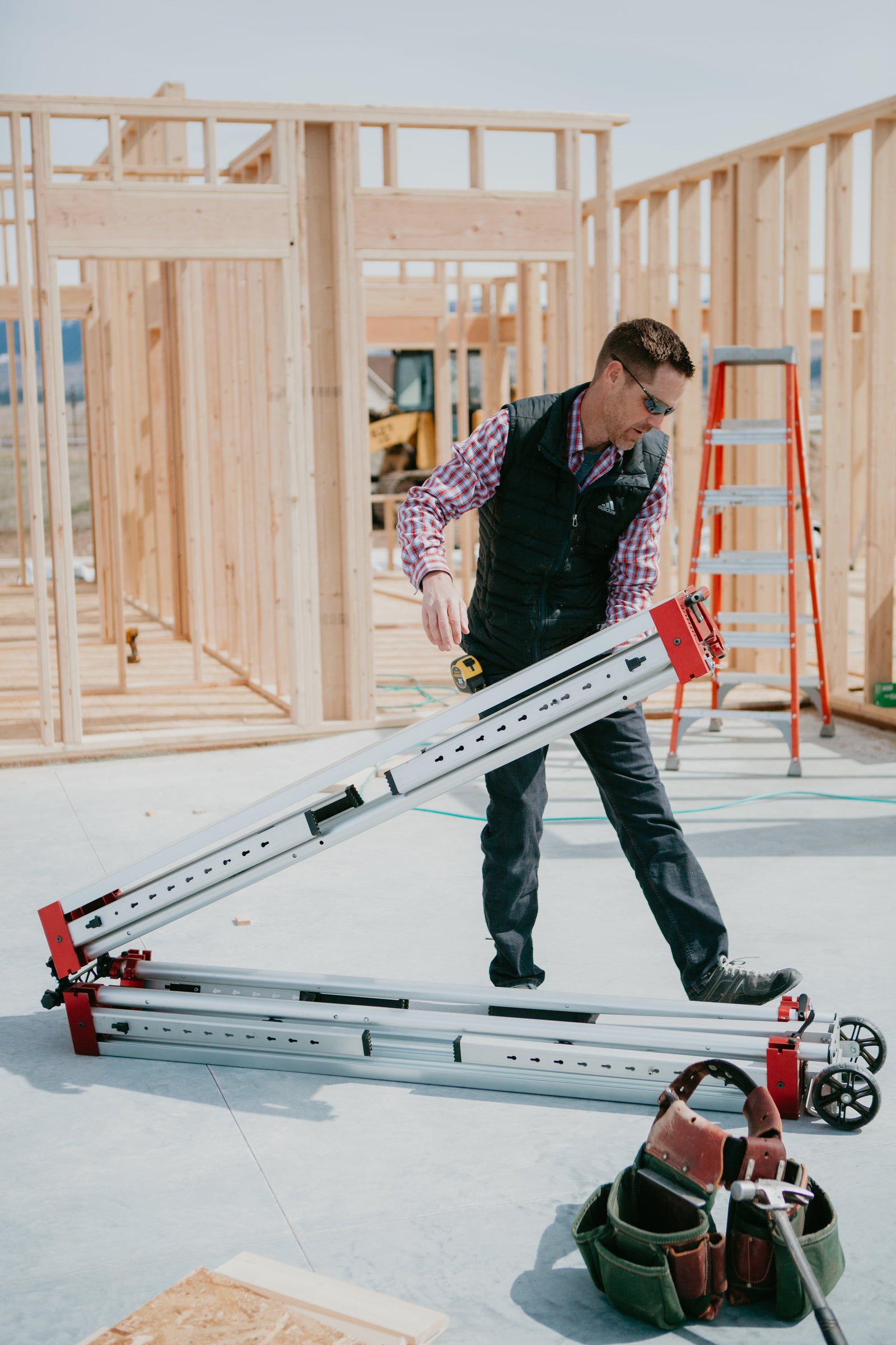 Portable Workstation for Remodeling Contractors Cut Hub